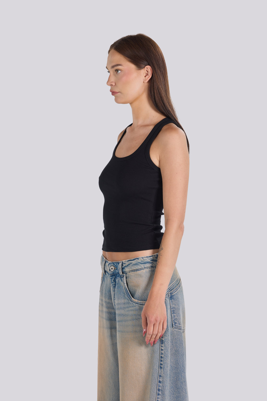 U- NECK TANK TOP BLACK