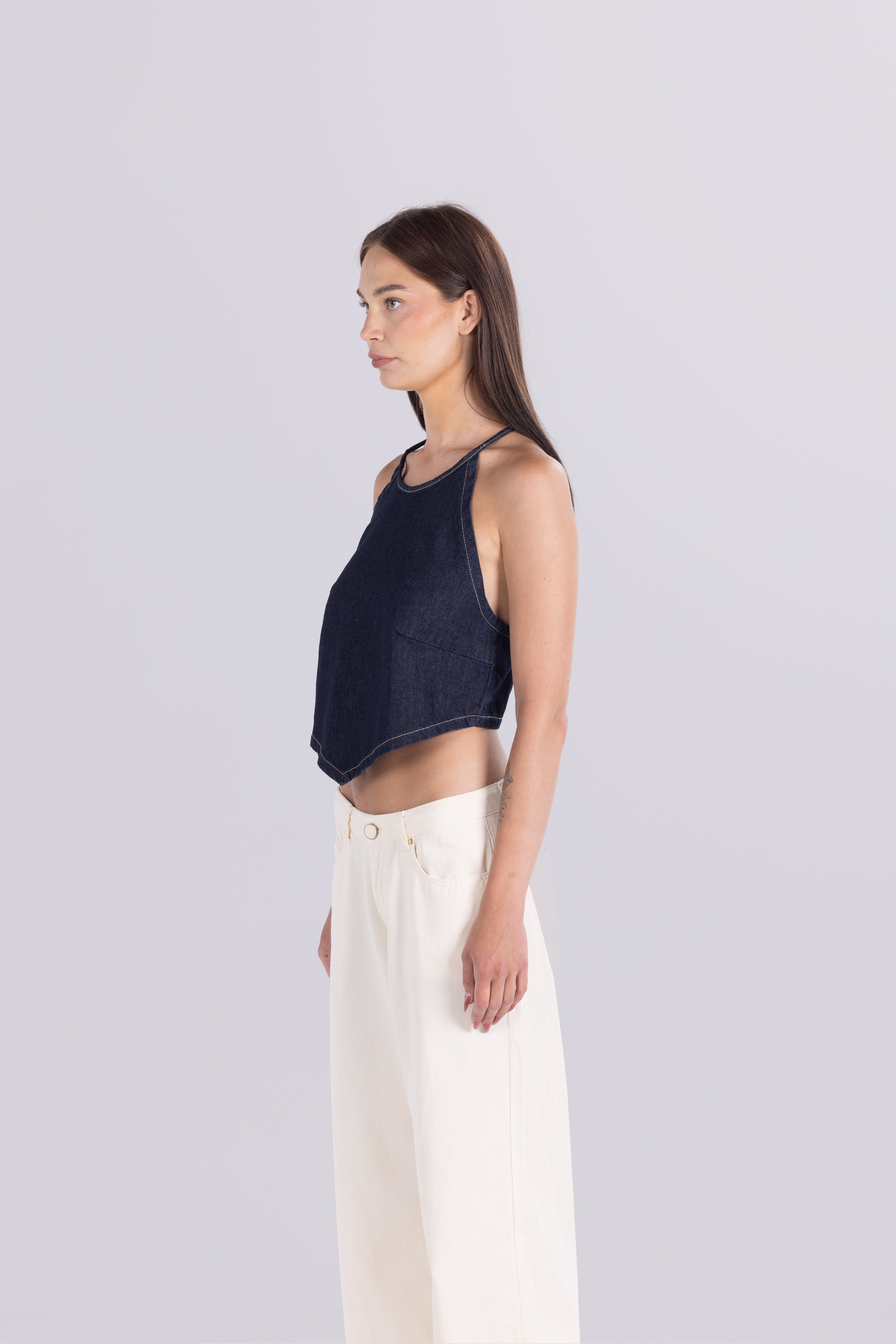 LUNA CROPPED DENIM HALTER TOP D0