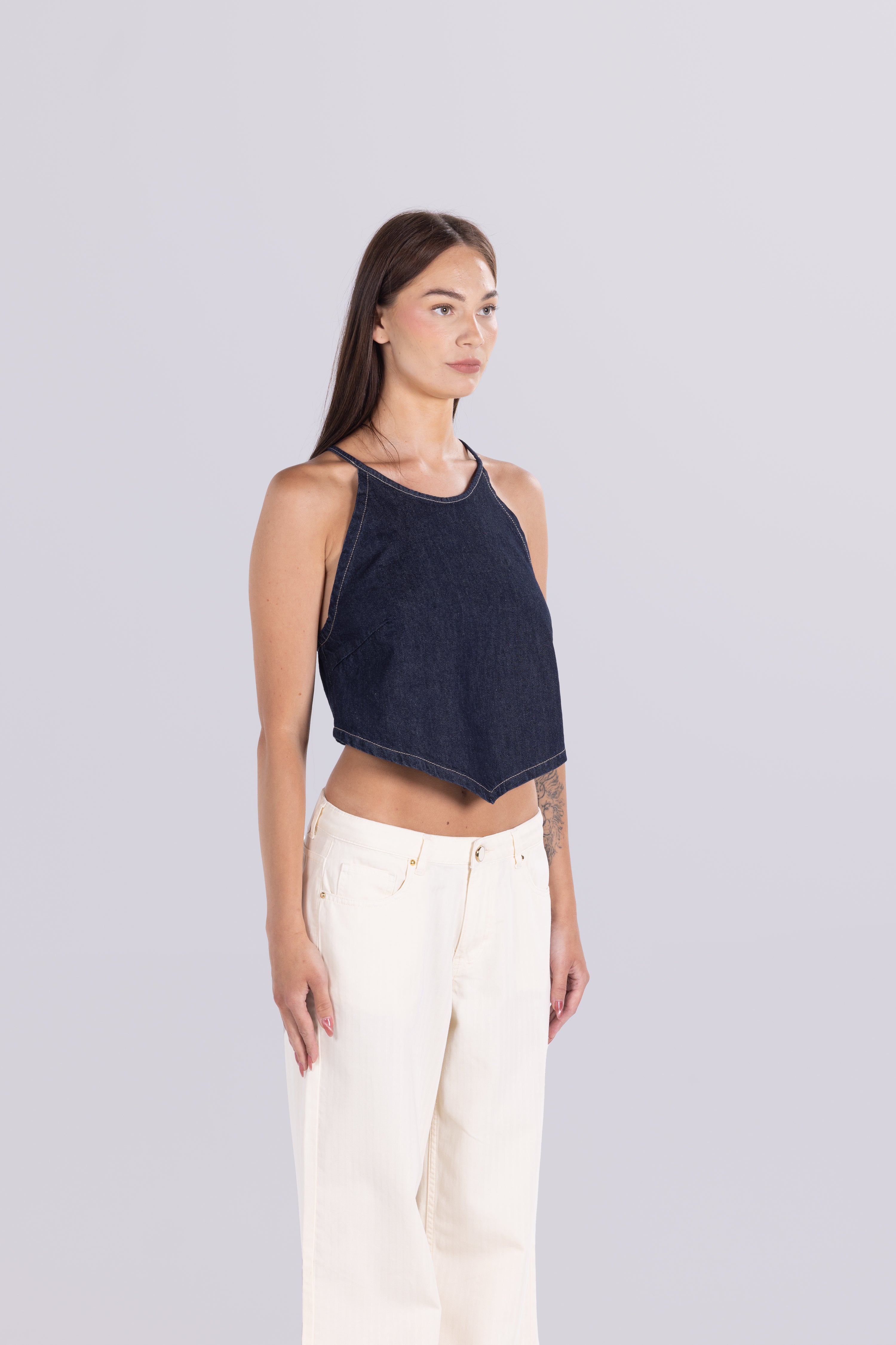 LUNA CROPPED DENIM HALTER TOP D0